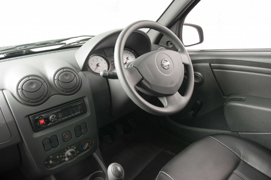  Nissan NP200 Stealth 2015 года  (фото 15 из 16)